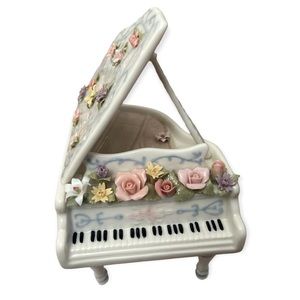 Vintage porcelain music piano nwt